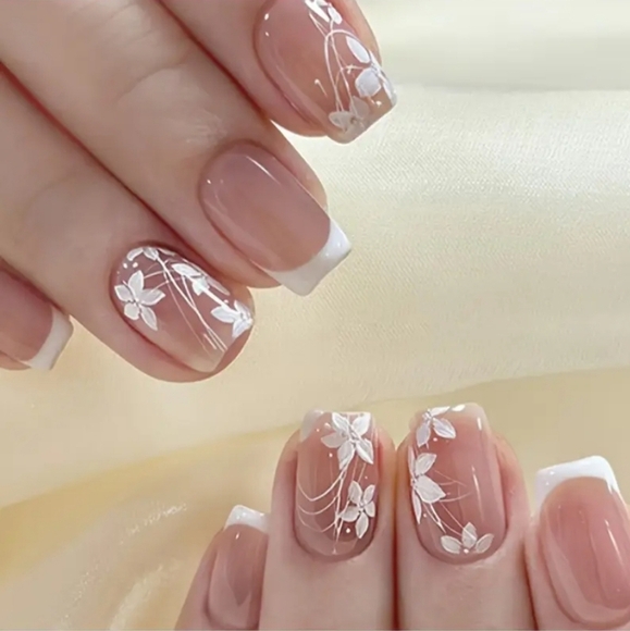 24 Pieces Fake Press On Nails - Picture 1 of 5